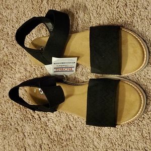Bob's sketchers sandals